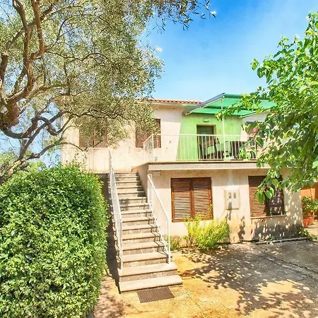 Milan 1457 アパート ロヴィニ